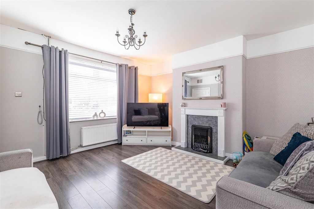 Property photo 2 of 21 Lounge