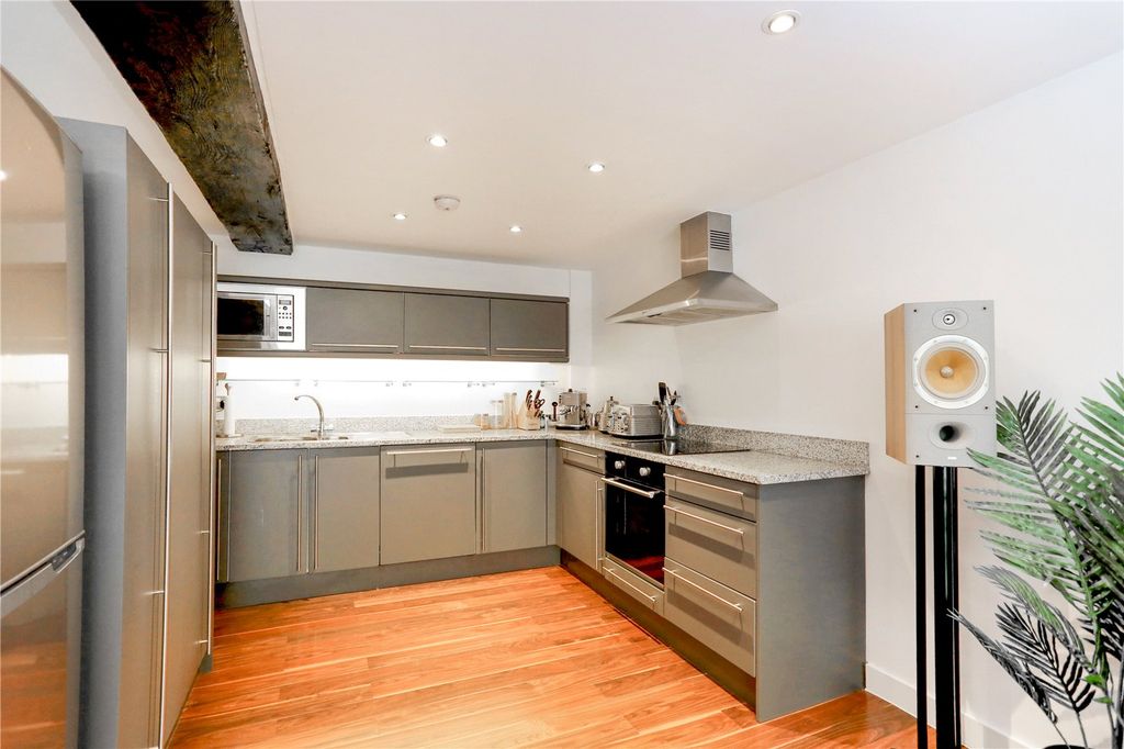 Property photo 2 of 11 Kitchen