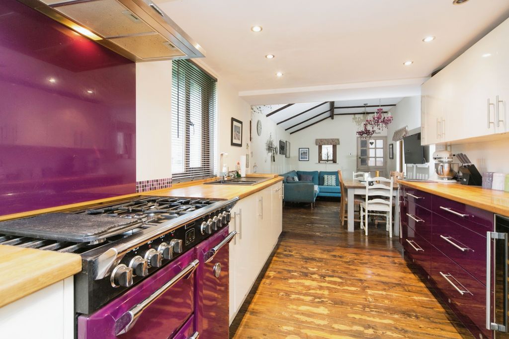 Property photo 1 of 17 Photography