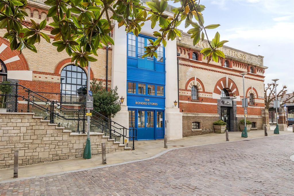 Property photo 1 of 15 Entrance