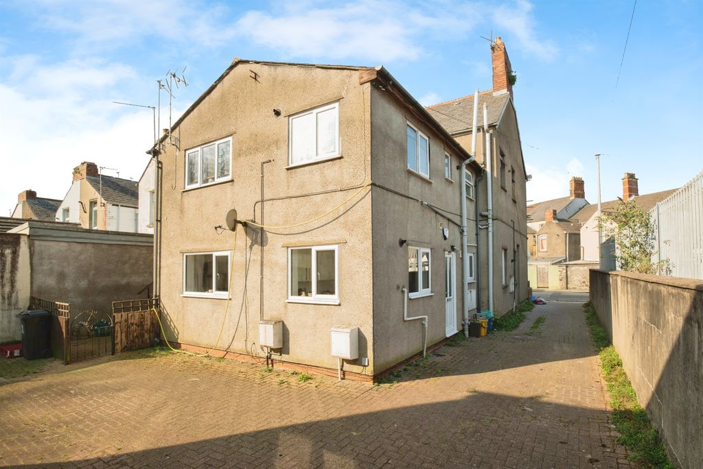 Property photo 2 of 13
