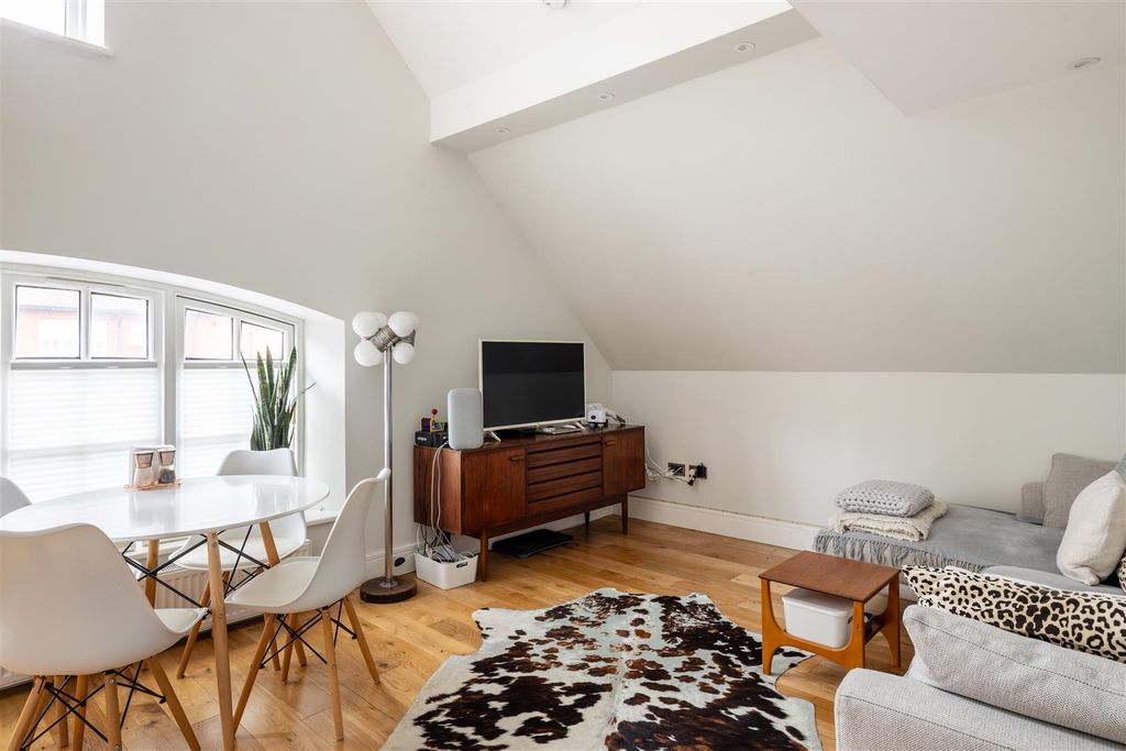 Property photo 2 of 20 9 The Priory-3.Jpg