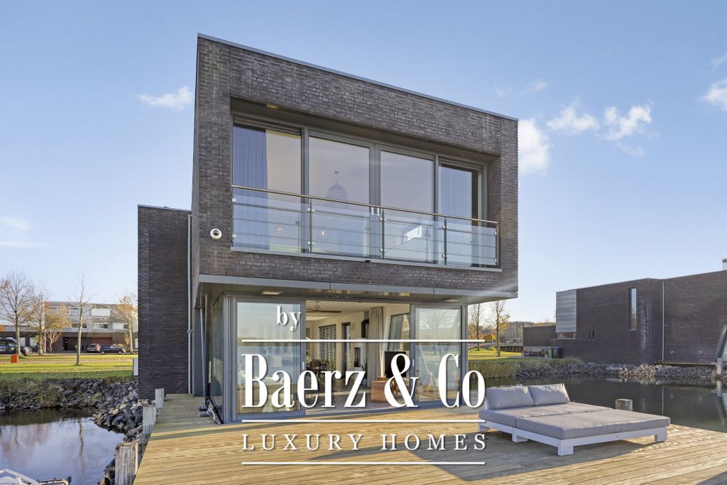 Property photo 1 of 44