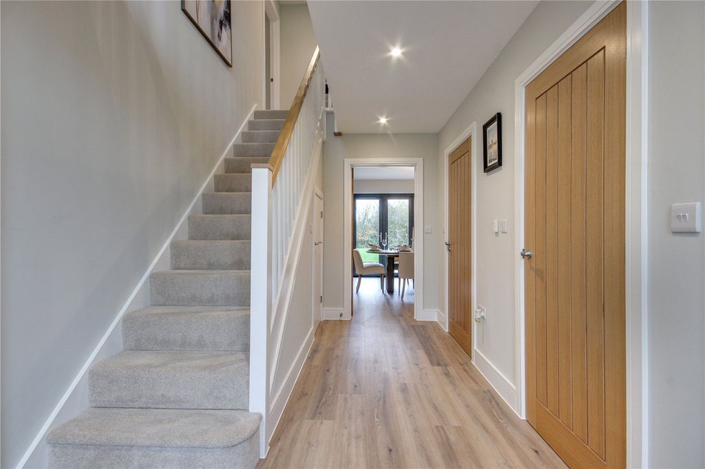 Property photo 3 of 13 Penshurst Entrance