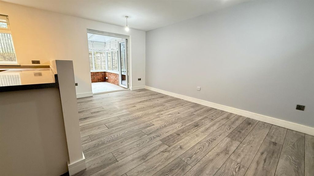 Property photo 3 of 11 8.Jpeg