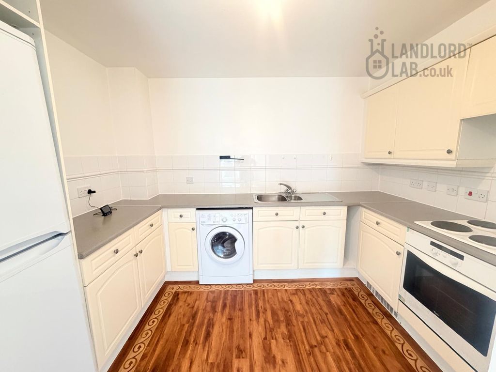 Property photo 3 of 14 Kitchen