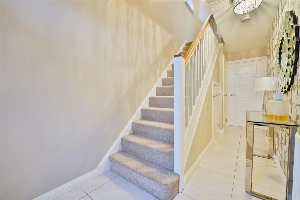 Property photo 2 of 25