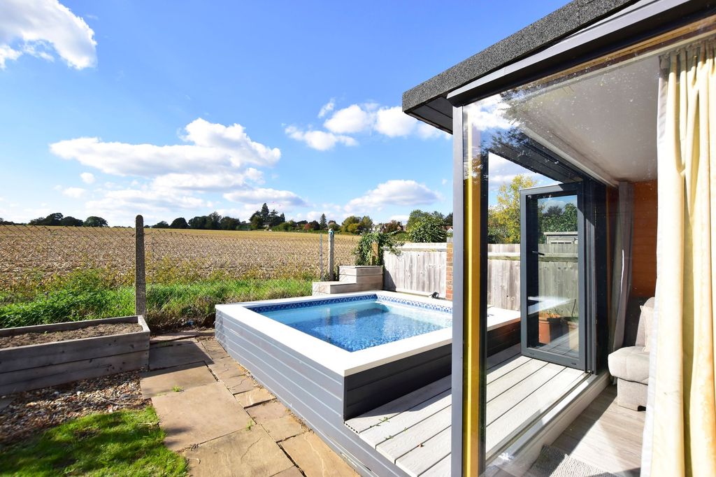 Property photo 2 of 23