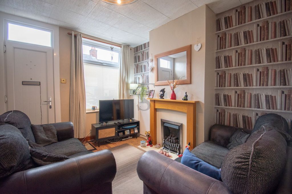 Property photo 2 of 9