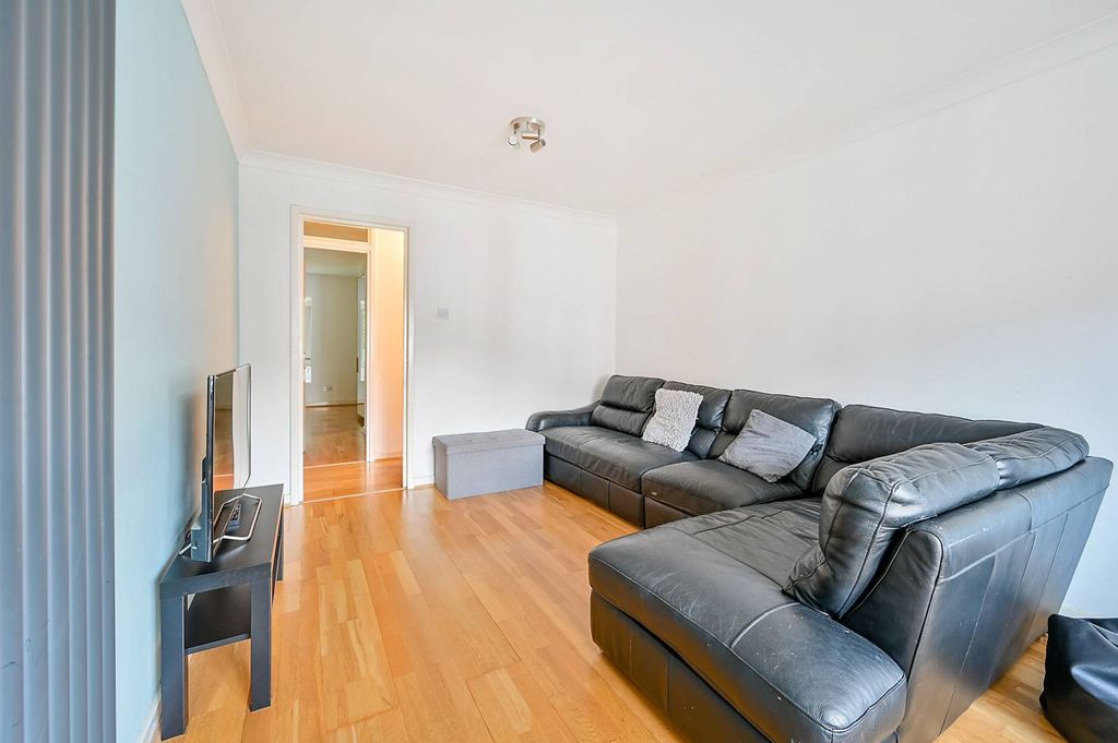Property photo 2 of 8