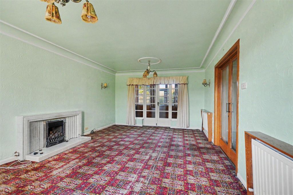 Property photo 2 of 28 Lounge/Sitting Room