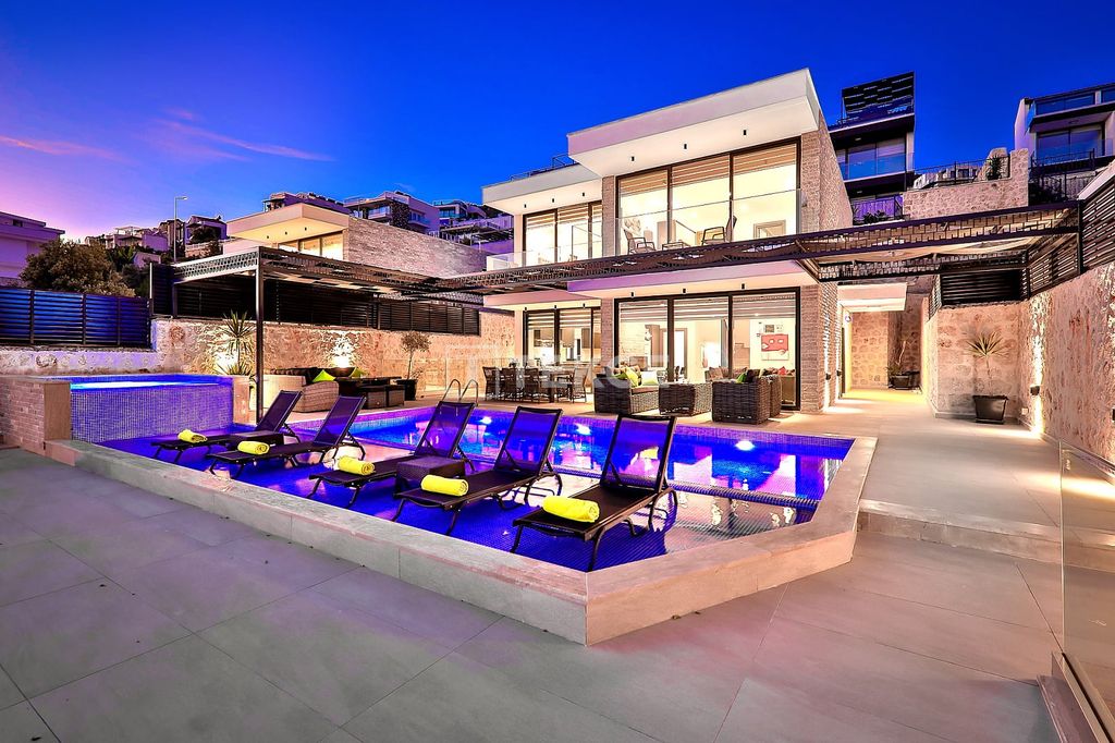 Property photo 3 of 59