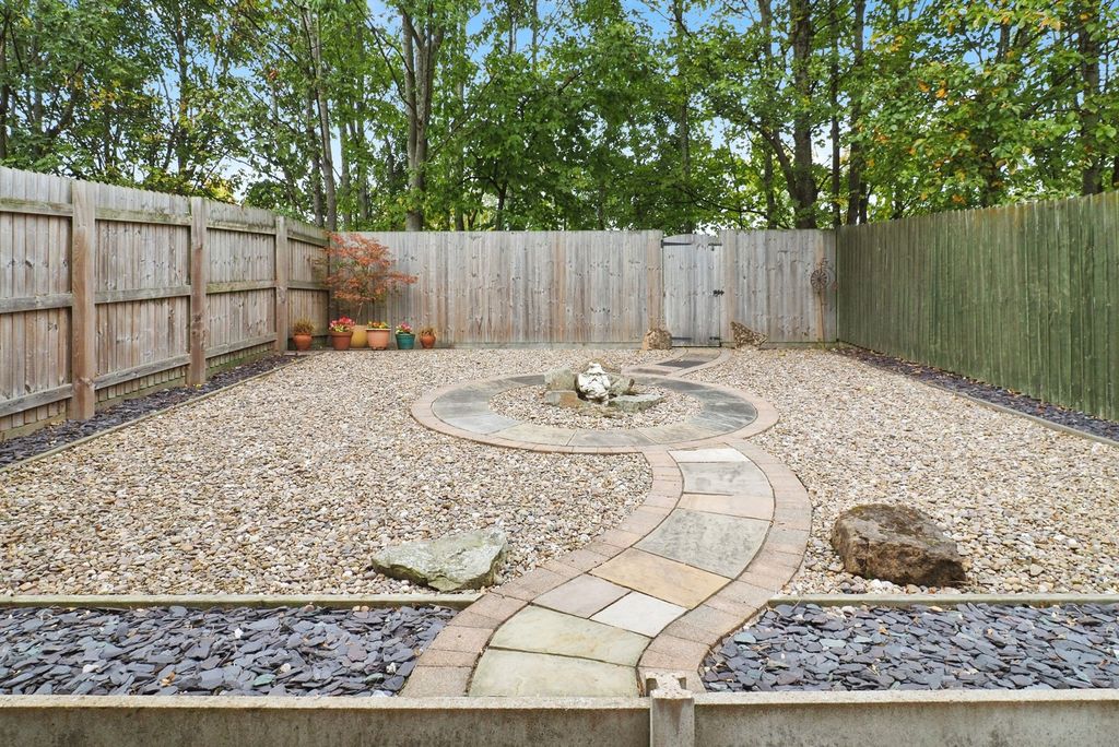 Property photo 2 of 17 Garden