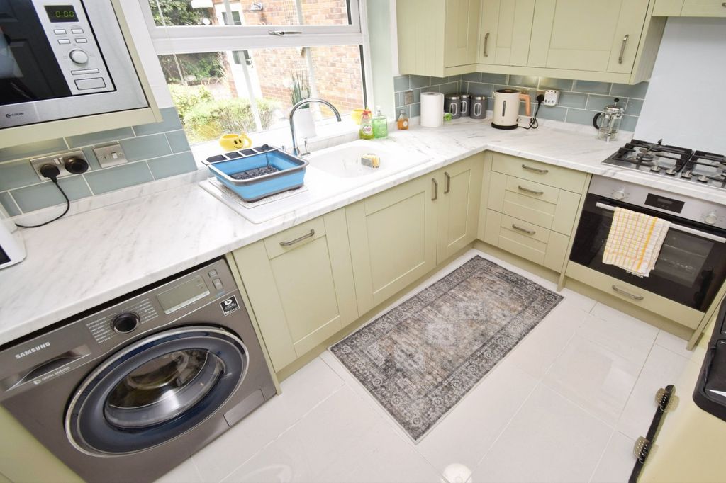 Property photo 3 of 23 Kitchen