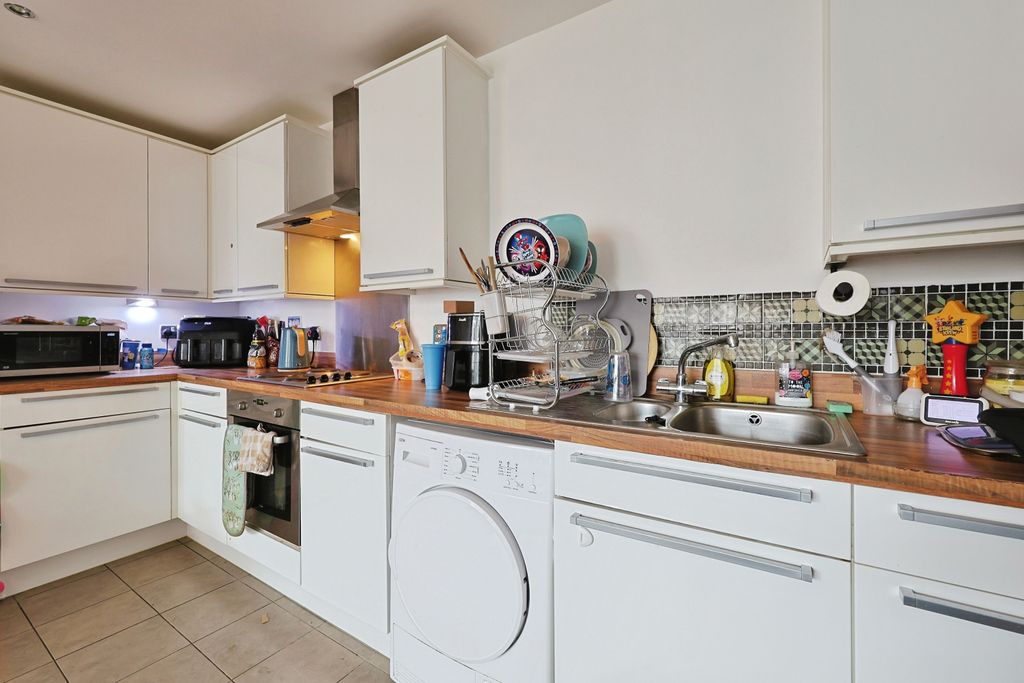 Property photo 2 of 20