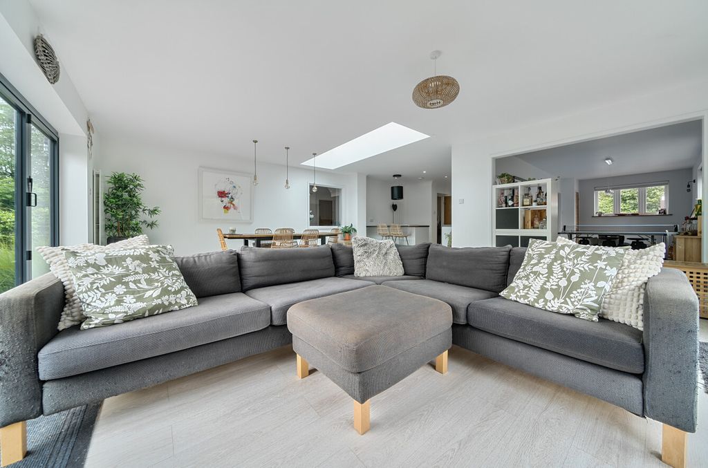 Property photo 3 of 16 1300181-10-6841d8...