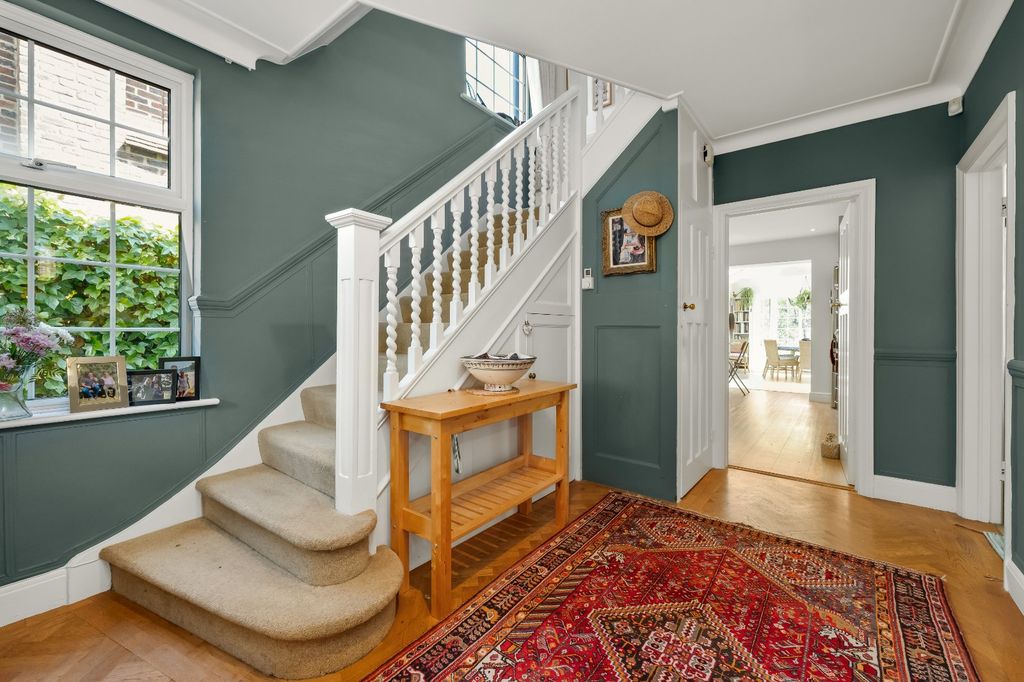 Property photo 2 of 22 Entrance Hall
