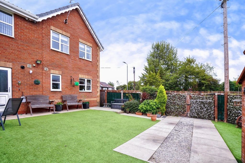 Property photo 1 of 23 42 Redhill Road7B8ce78c-Dsc08809-2-2.Jpg