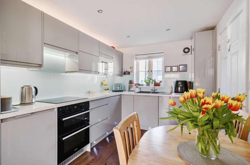 Property photo 3 of 16 Kitchen
