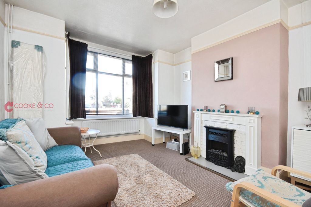 Property photo 2 of 11