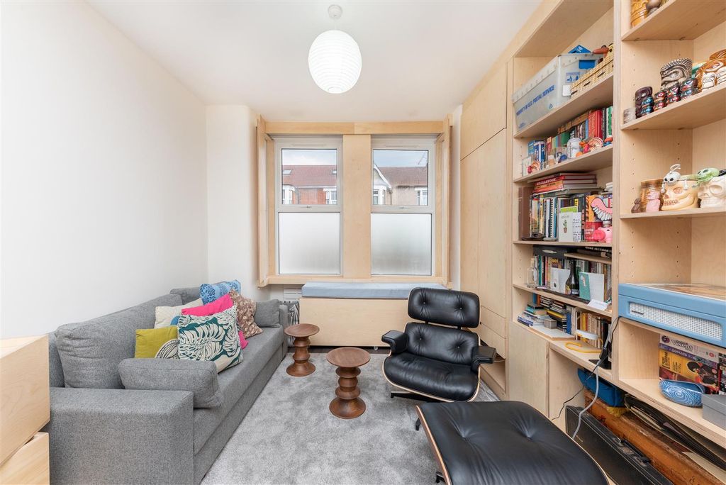 Property photo 2 of 14