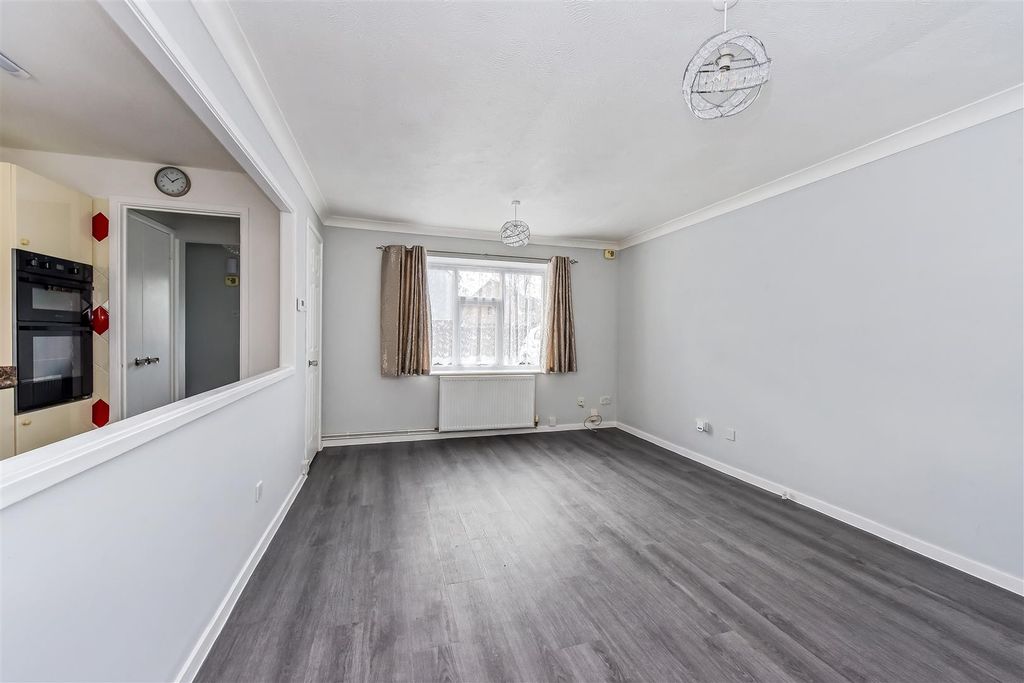 Property photo 3 of 22 Lounge / Diner