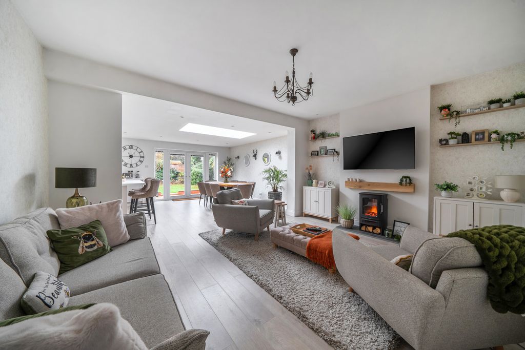 Property photo 2 of 20 1384893-5-692843B...