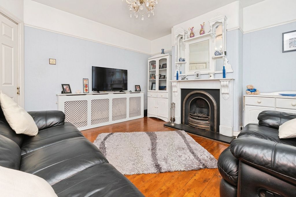 Property photo 3 of 17 Photo