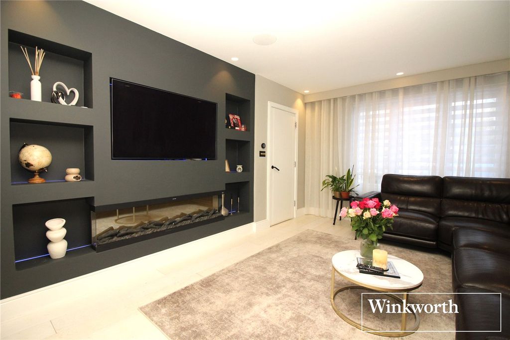 Property photo 2 of 18 Picture No. 11