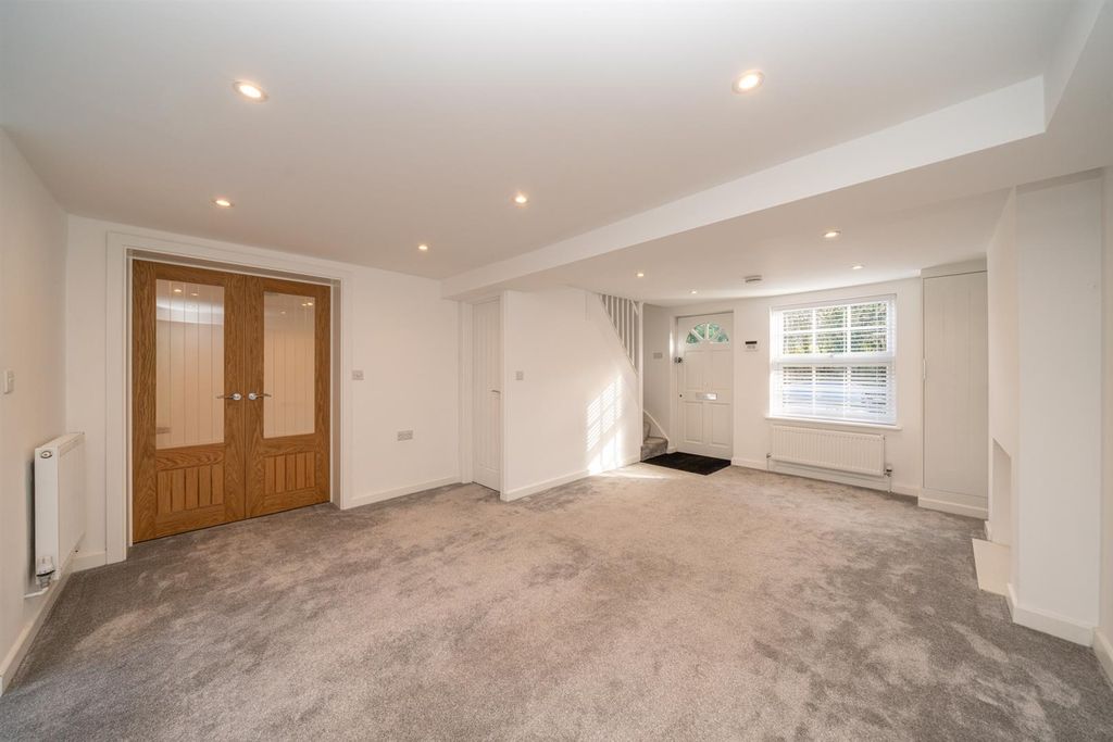 Property photo 3 of 19 Victoria-Cottage-9152.Jpg