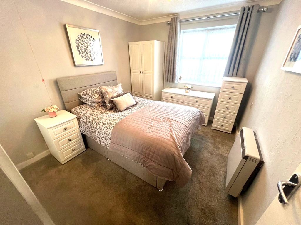 Property photo 3 of 9 Bedroom 1