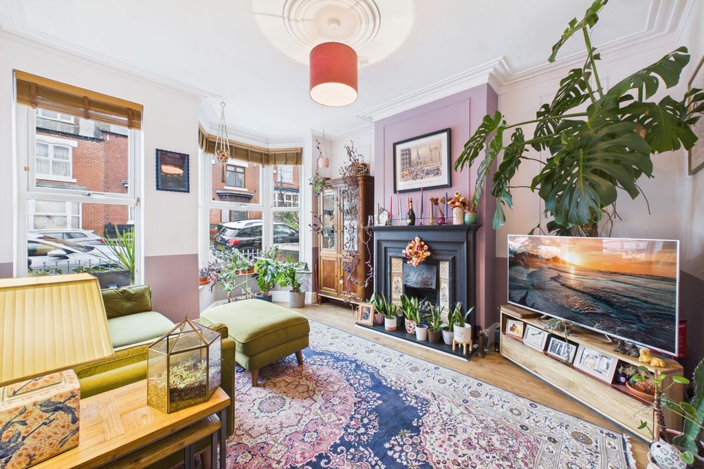 Property photo 2 of 25 Lounge