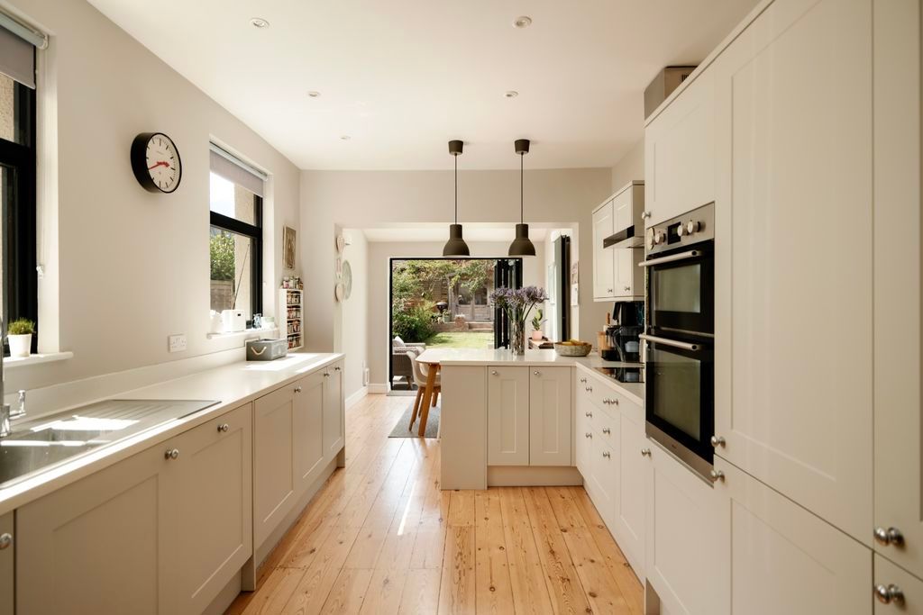 Property photo 2 of 25 Kitchen/Breakfast Room