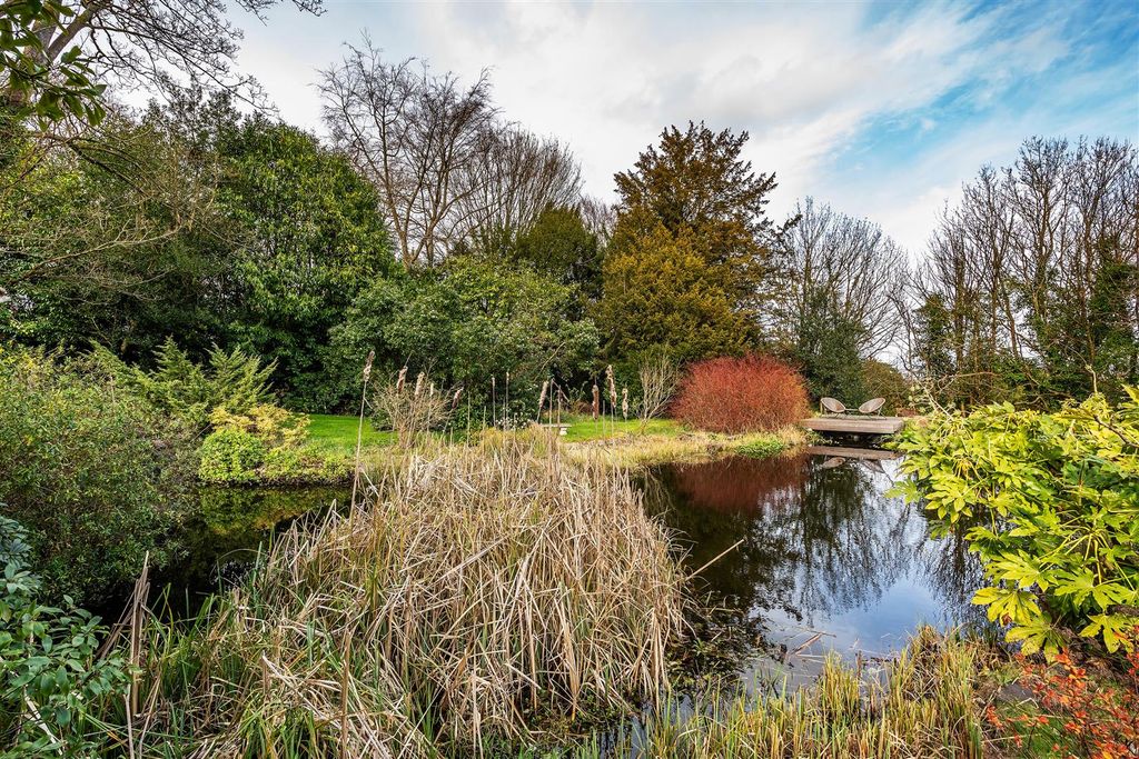 Property photo 3 of 25 12-Hurst-Close-Exteriors-16.Jpg