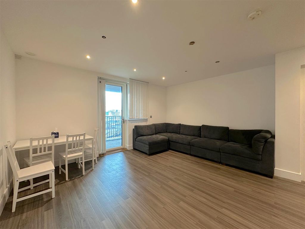 Property photo 2 of 15 Whatsapp Image 2025-11-03 At 2.46.07 Pm (1).Jpeg