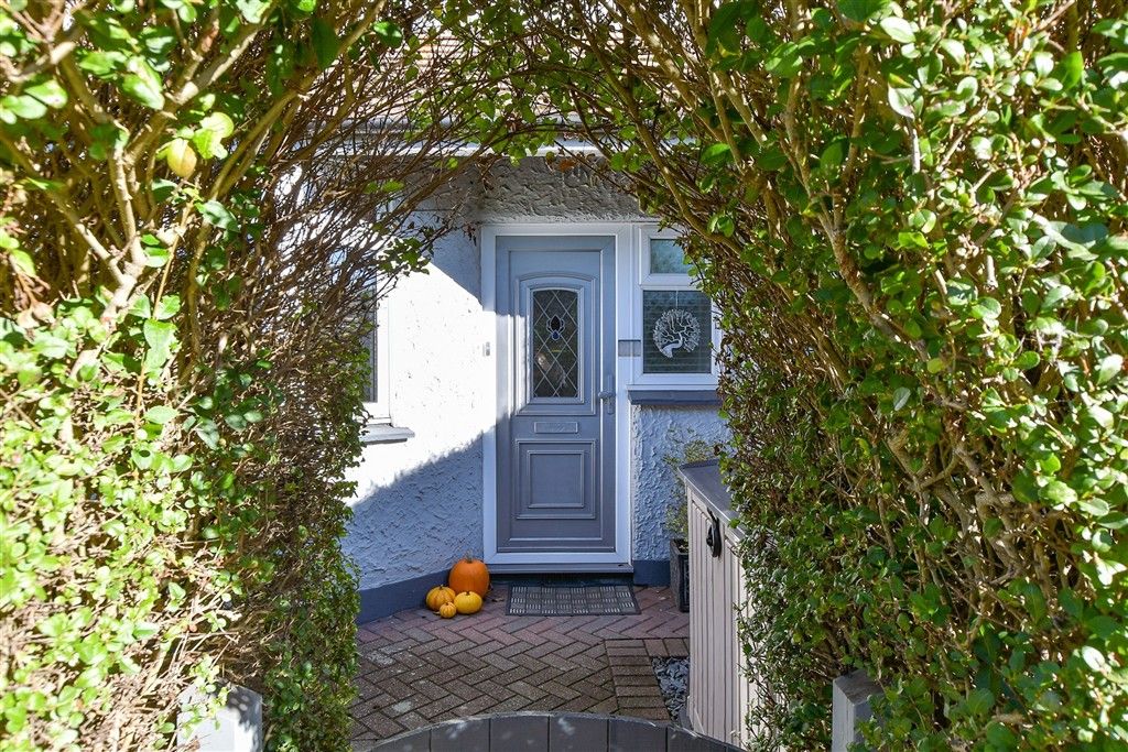 Property photo 1 of 13 Front External Lifestyle..