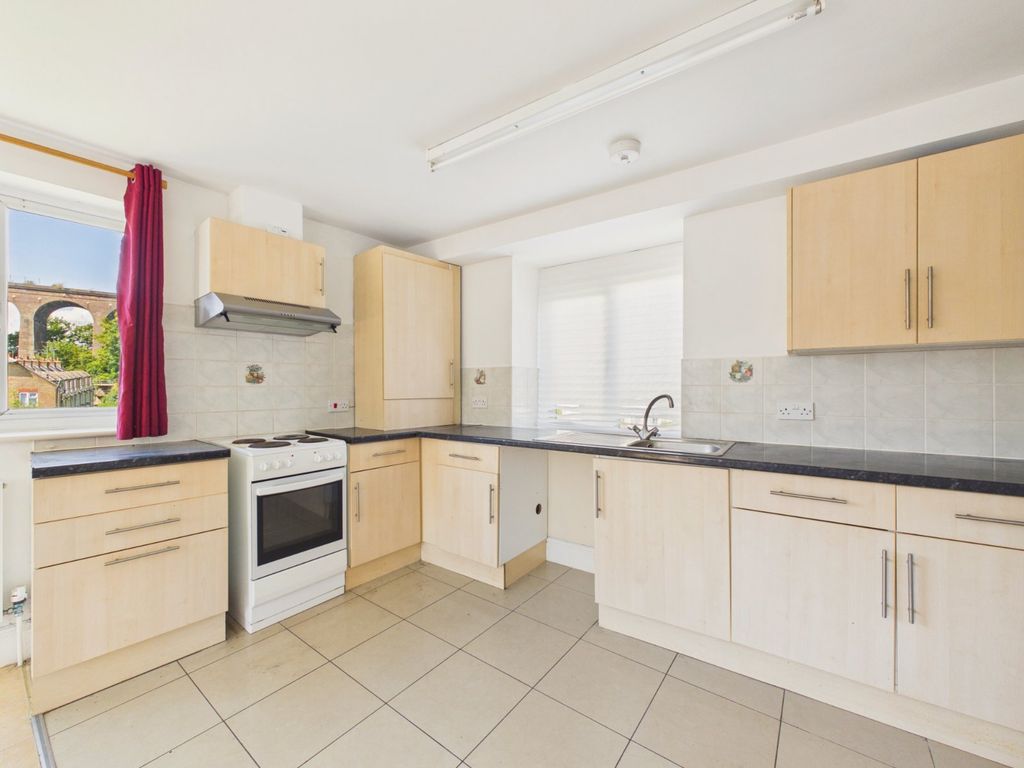 Property photo 3 of 14 Kitchen