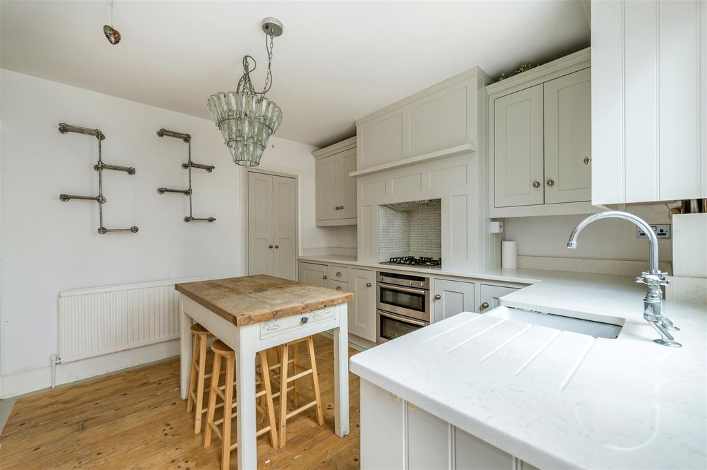 Property photo 3 of 13 Cobbold_12.Jpg