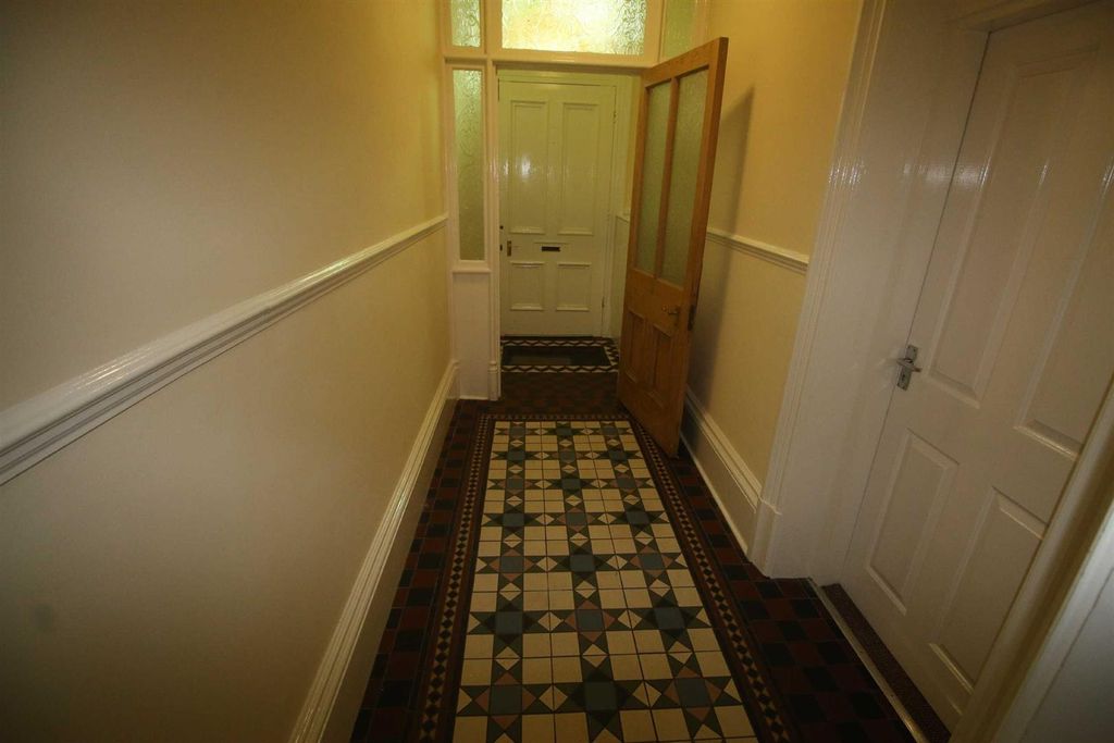 Property photo 2 of 31