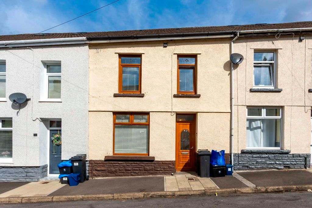 Property photo 3 of 27