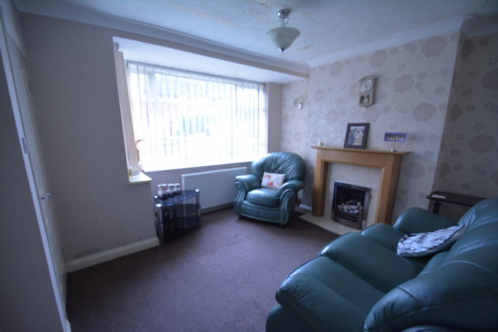 Property photo 2 of 12 Lounge