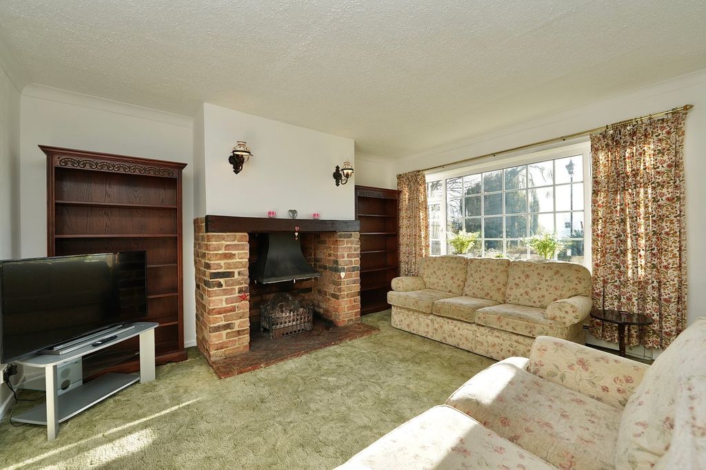 Property photo 3 of 25