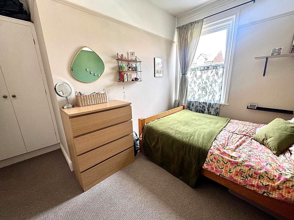 Property photo 3 of 10 Bedroom