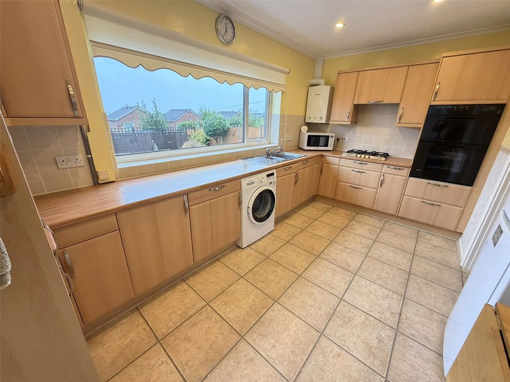Property photo 3 of 16 Picture No. 22
