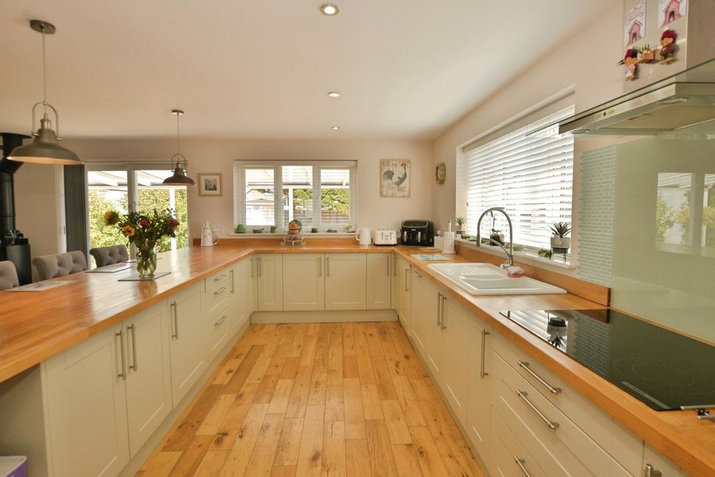 Property photo 2 of 23 Pbox-Img.Jpg