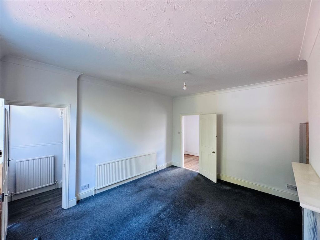 Property photo 2 of 8 Lounge.Jpg