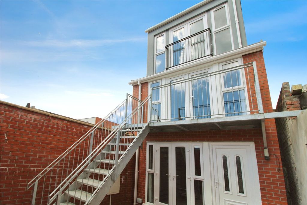 Property photo 1 of 16 Picture No. 13