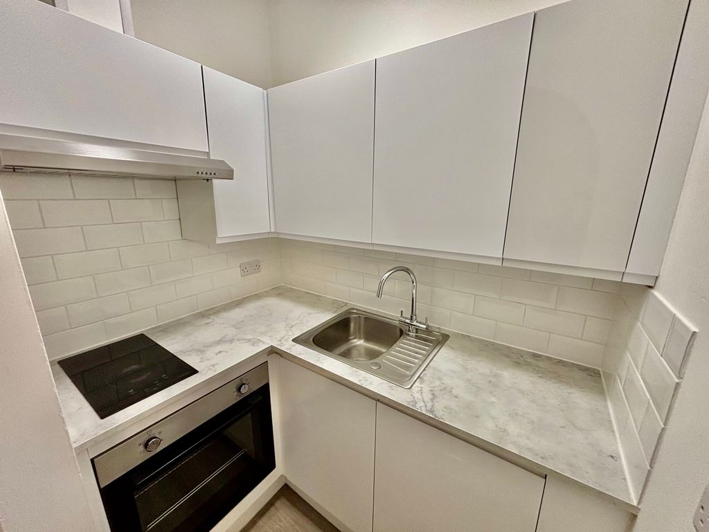 Property photo 1 of 6 Kitchen