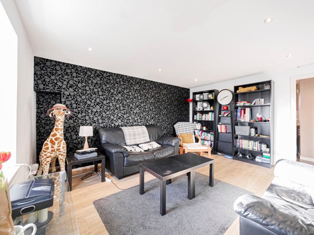 Property photo 3 of 11 Lounge-2