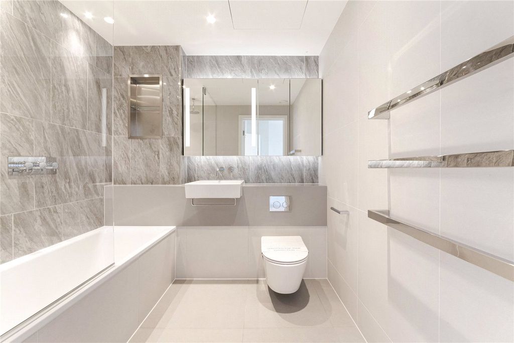 Property photo 3 of 8 Harcourt Tower